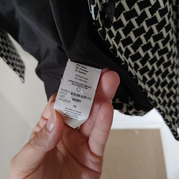 Laura Petites | Black & White geometric suit coat / blazer - Picture 8 of 11
